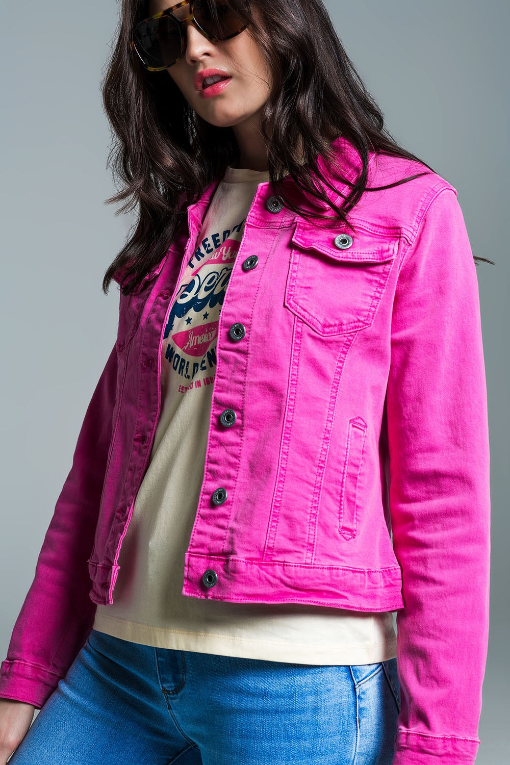Chaqueta vaquera básica con bolsillos en rosa Q2