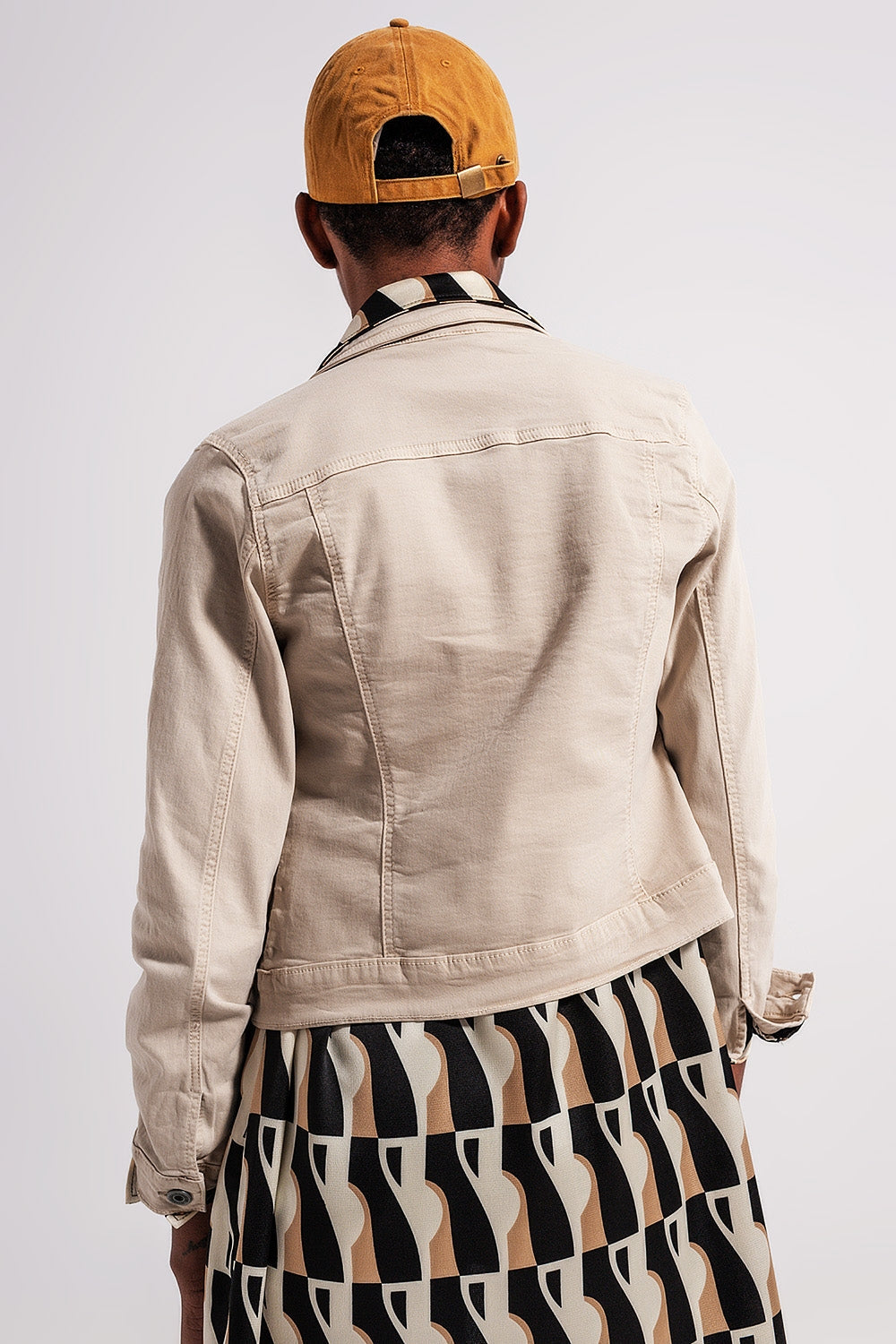 Chaqueta vaquera beige de corte slim Q2