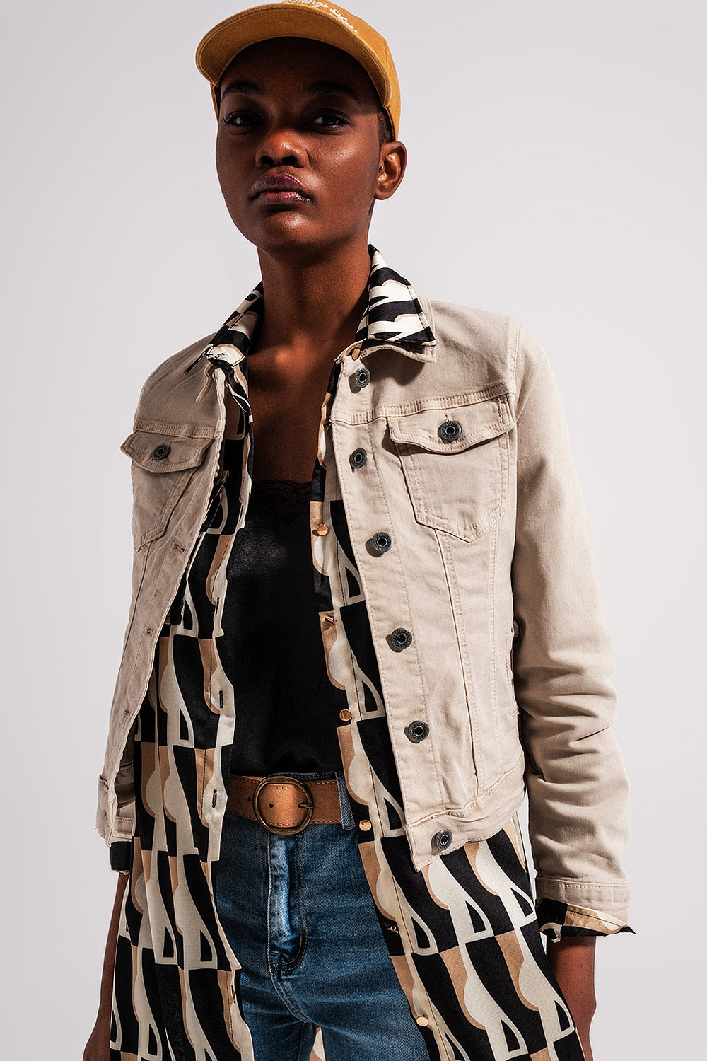 Chaqueta vaquera beige de corte slim Q2