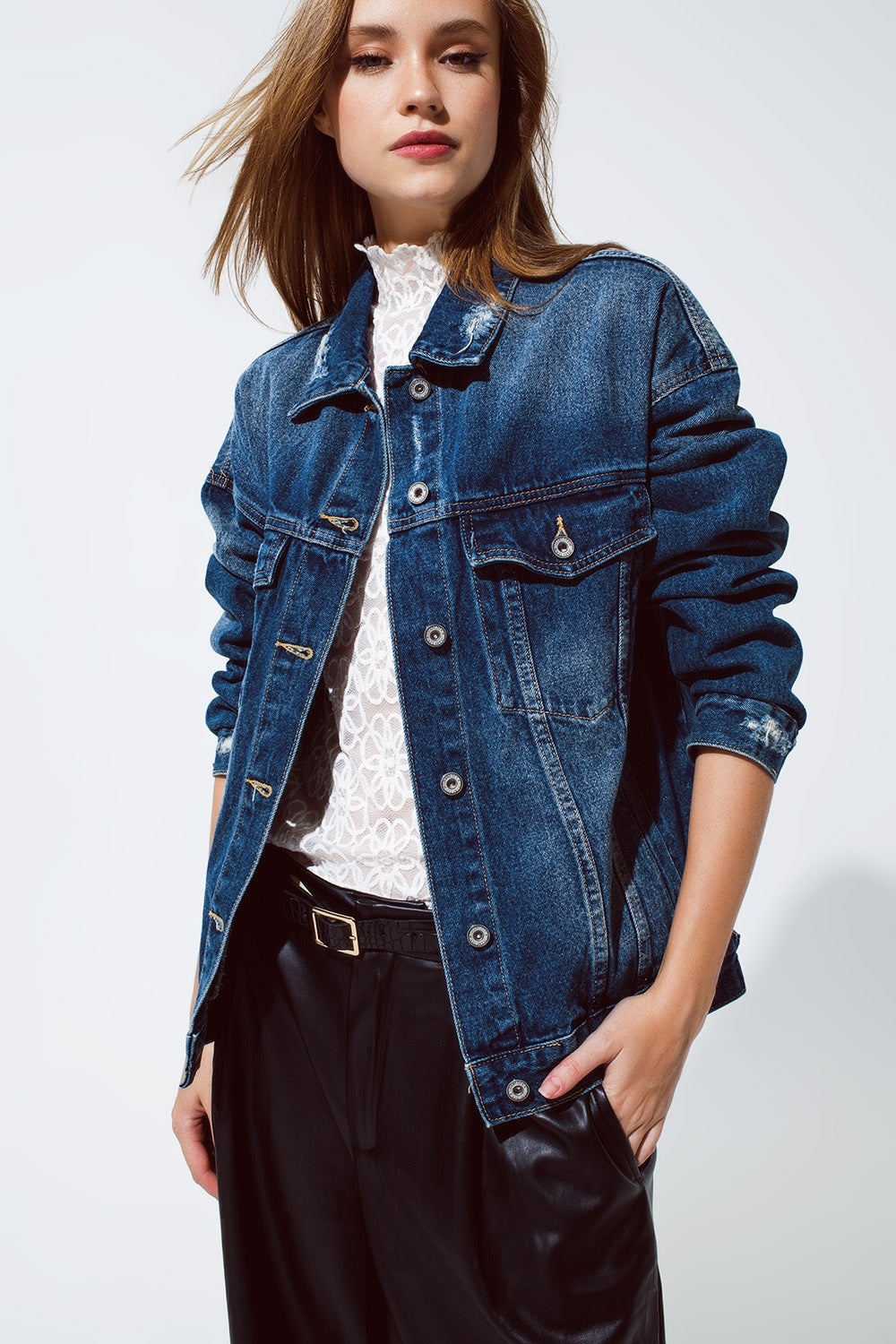 Chaqueta vaquera boyfriend relajada en lavado oscuro Q2