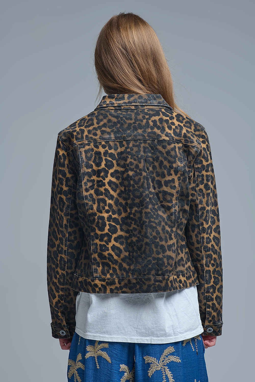 Chaqueta vaquera con estampado de leopardo en tejido vaquero Q2