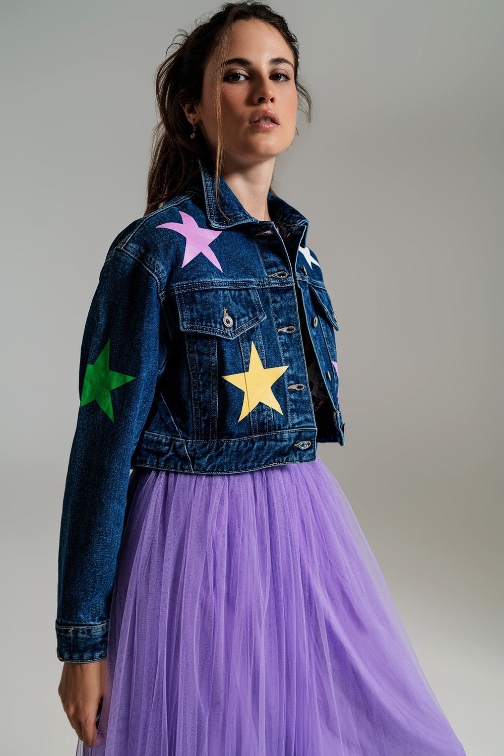 chaqueta vaquera con estrellas multicolores Q2