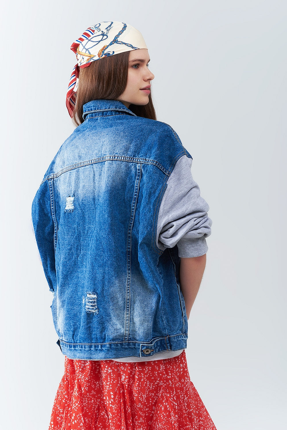 Chaqueta vaquera con mangas de tejido deportivo Q2