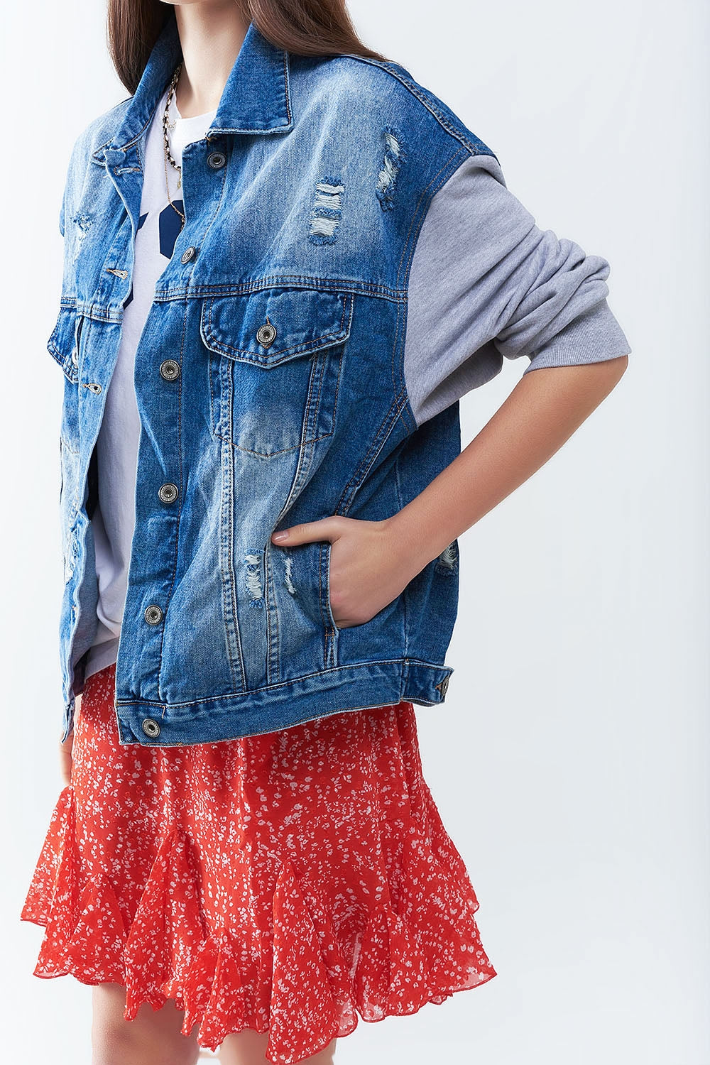 Chaqueta vaquera con mangas de tejido deportivo Q2