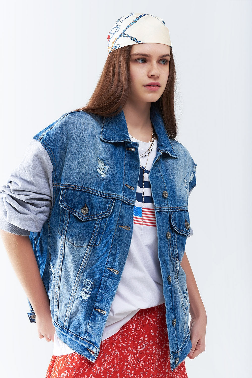 Q2 Chaqueta vaquera con mangas de tejido deportivo
