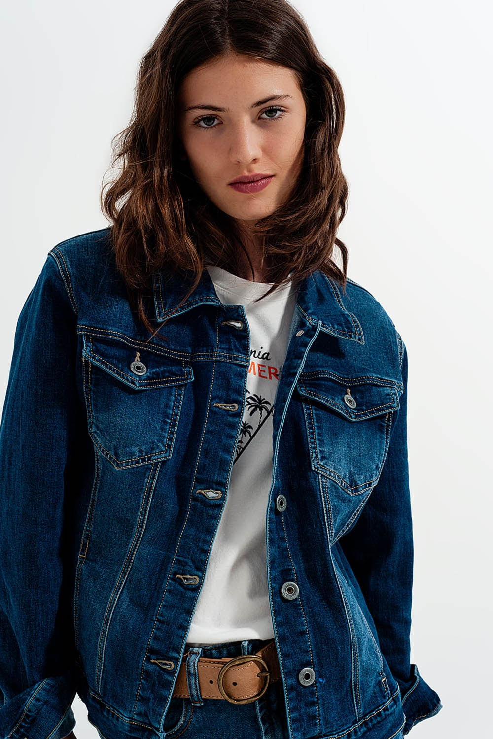 Chaqueta vaquera corta en azul con lavado oscuro Q2