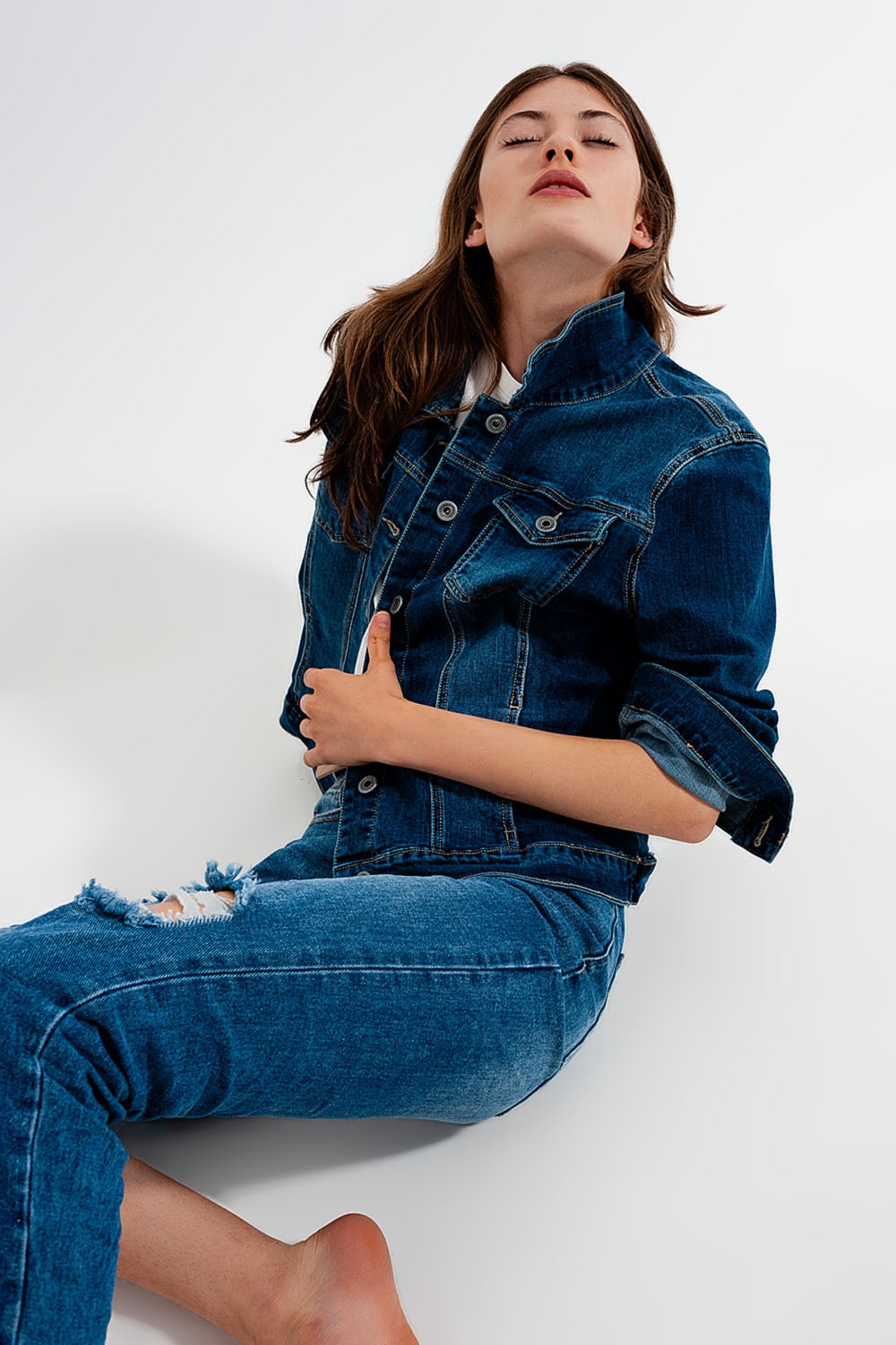 Chaqueta vaquera corta en azul con lavado oscuro Q2