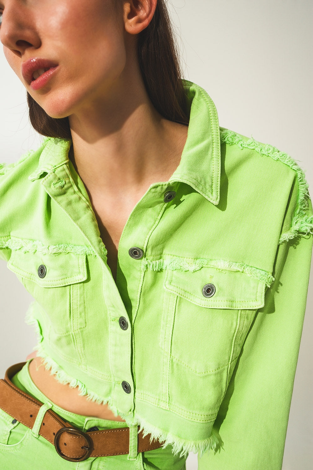 Chaqueta vaquera corta verde acido Q2