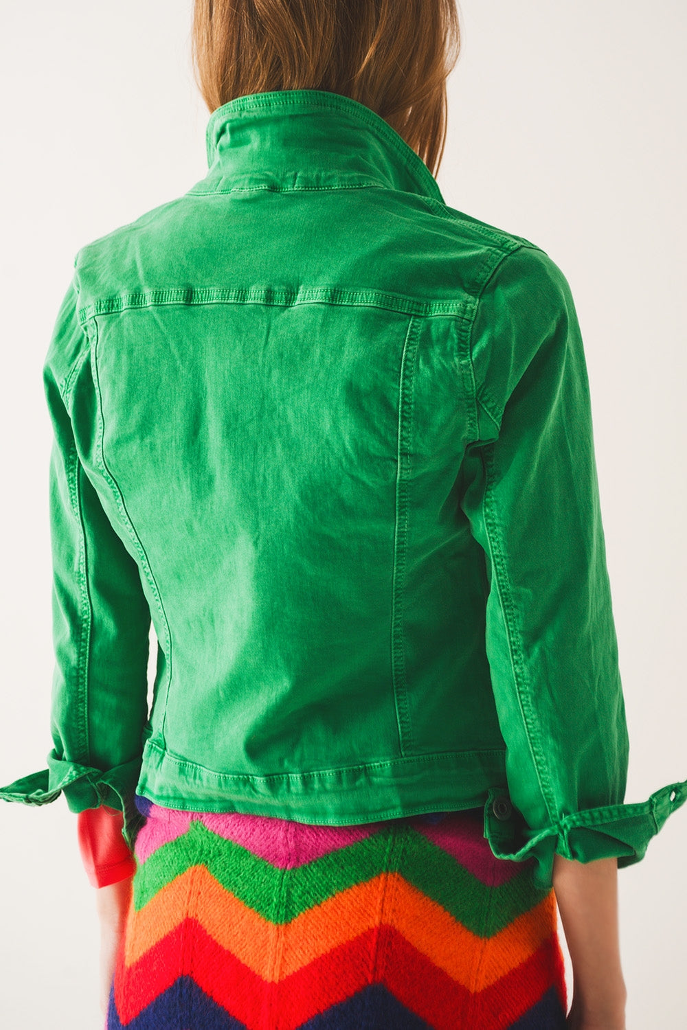 Chaqueta vaquera de corte slim en verde Q2