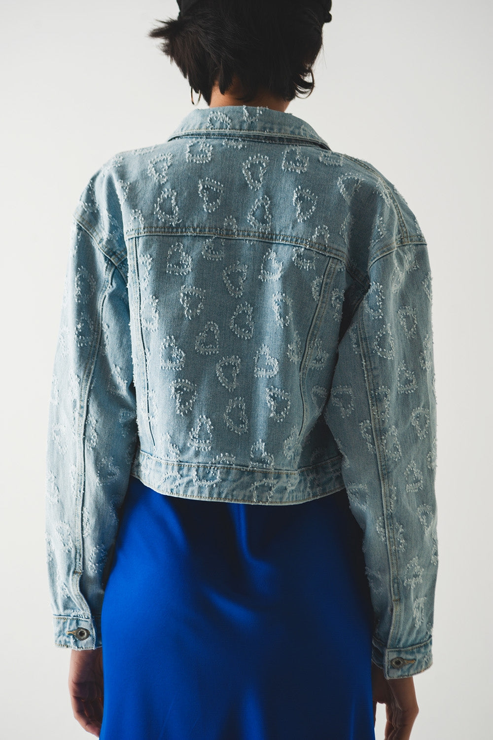 Chaqueta vaquera extragrande con lavado claro y adornos Q2