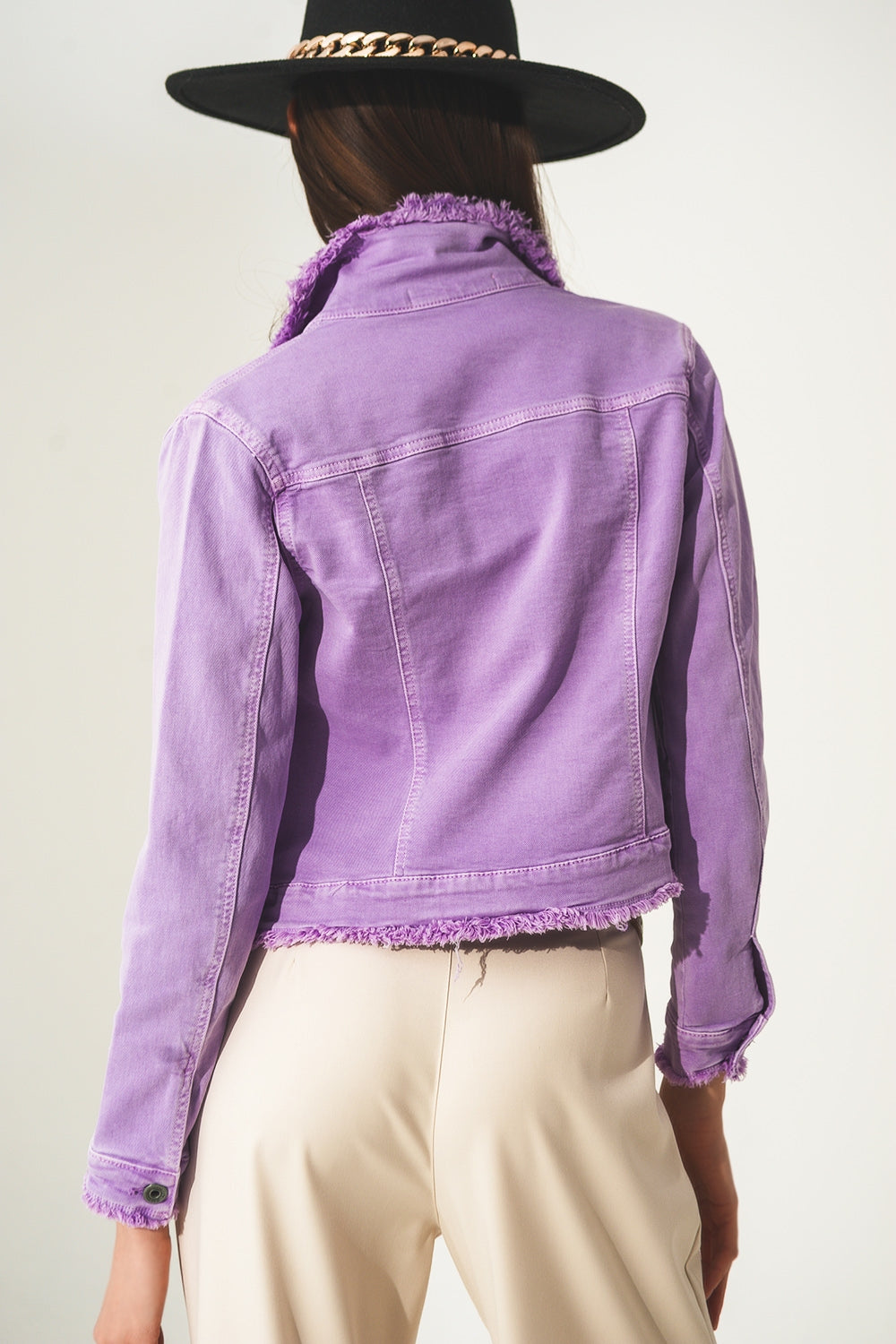Chaqueta vaquera lila con bordes sin rematar Q2