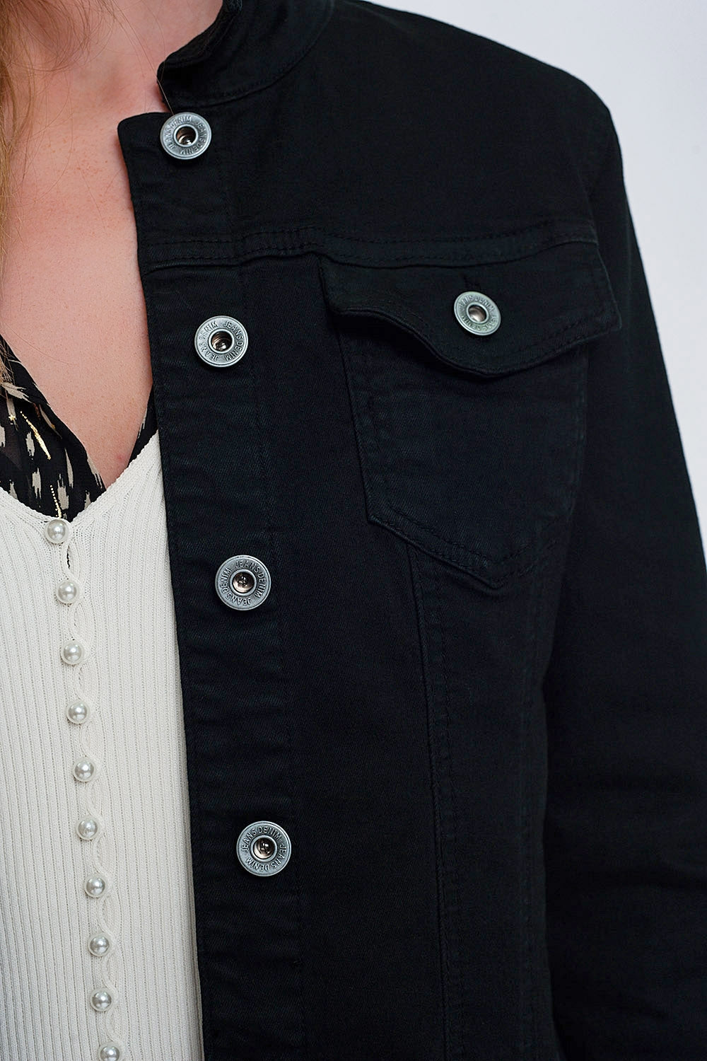Chaqueta vaquera negra de corte slim Q2