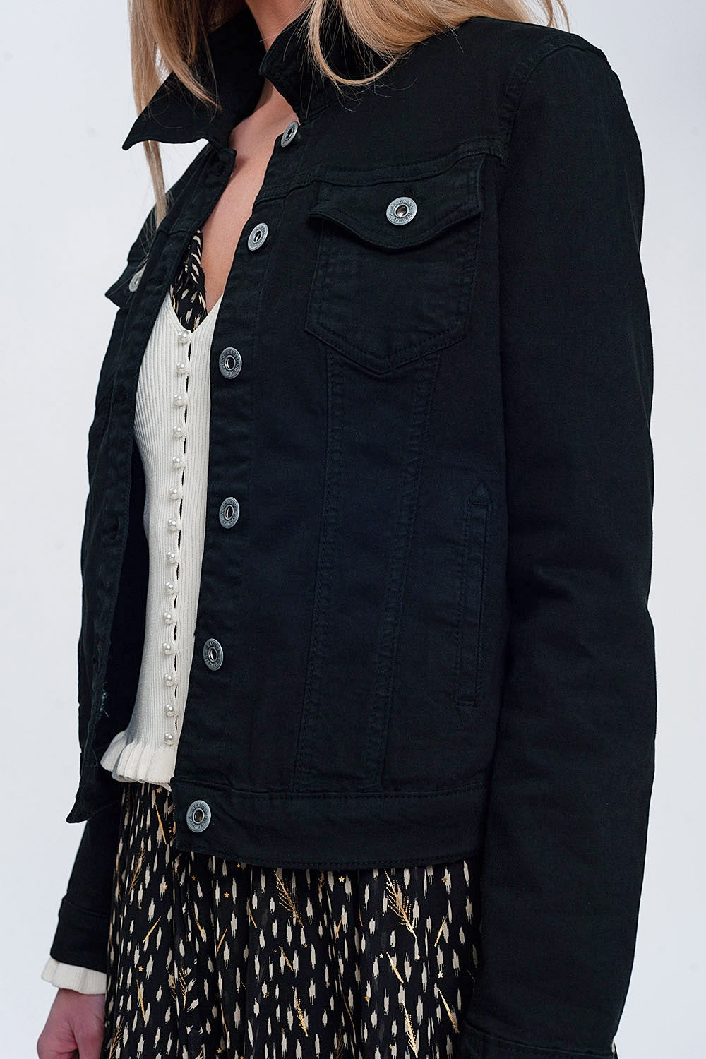 Chaqueta vaquera negra de corte slim Q2