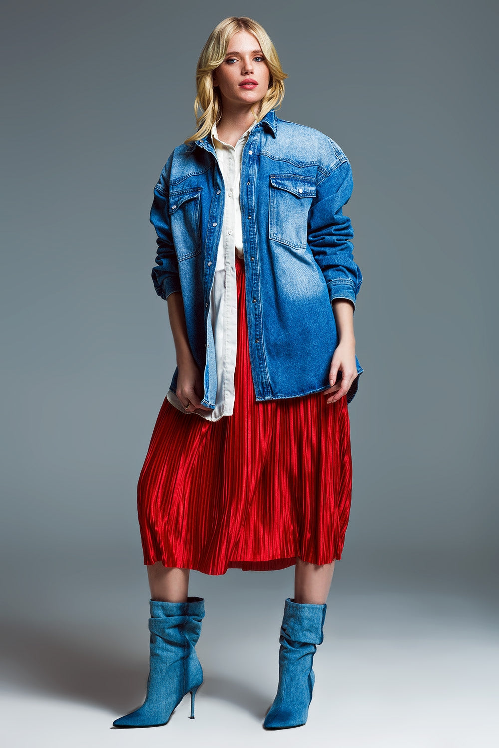 Chaqueta vaquera oversize estilo cargo en lavado medio. Q2