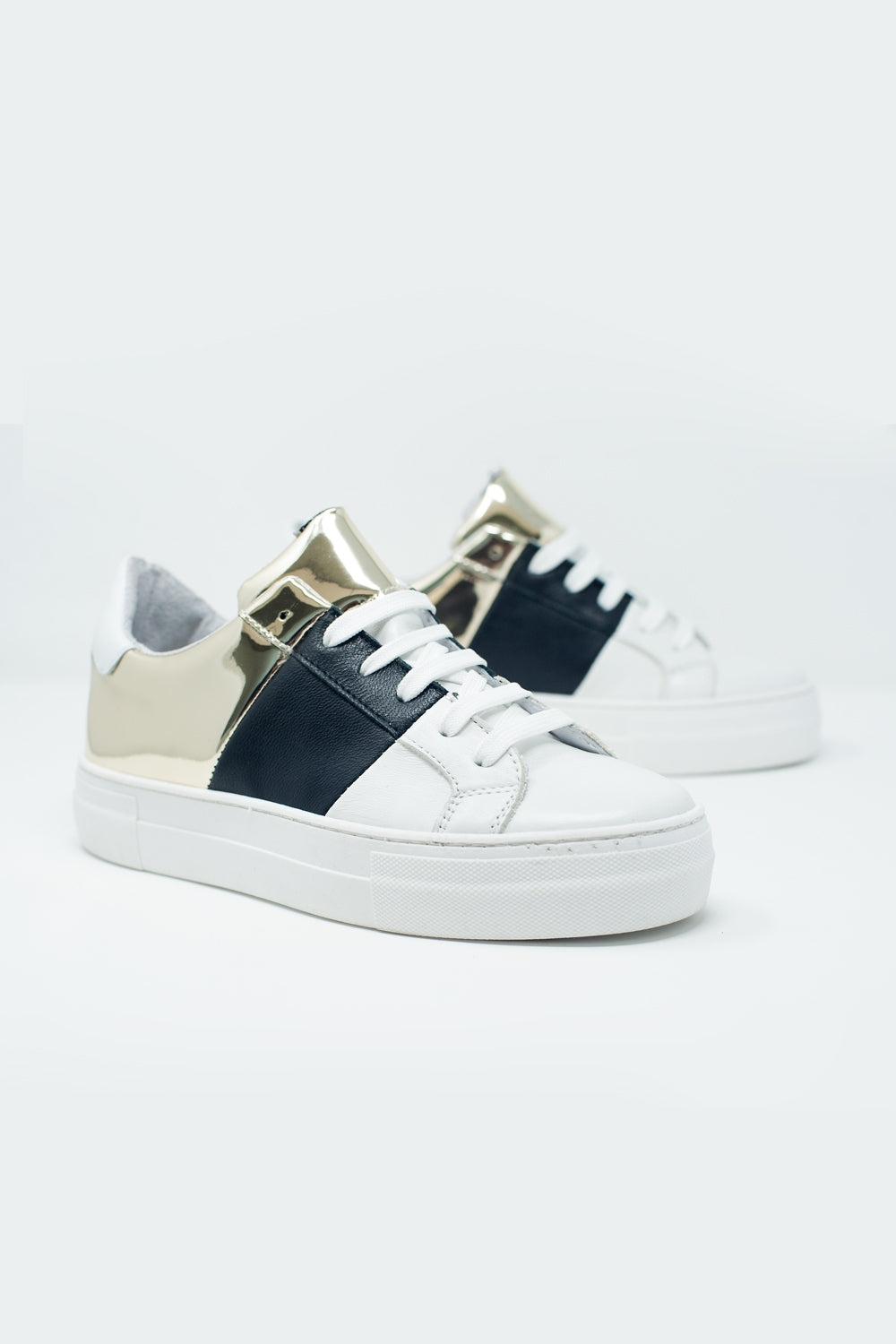 Chunky sneakers en negro y dorado Q2