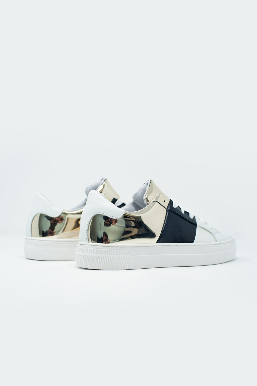 Chunky sneakers en negro y dorado Q2