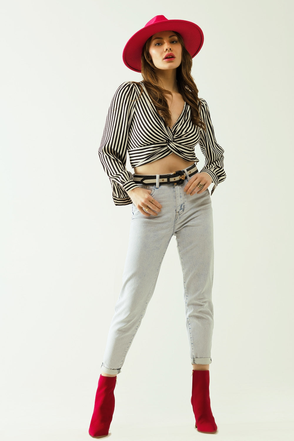 Cinco bolsillos mom jeans efecto lavado con dobladillo doblado Q2