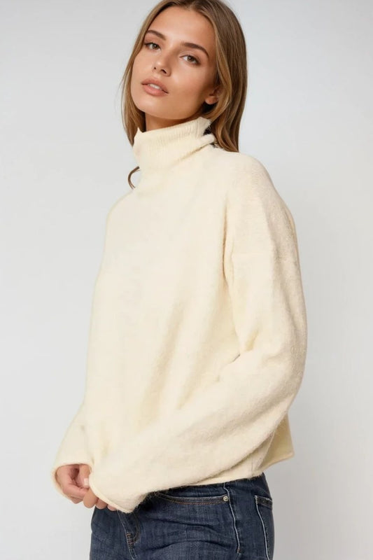 Q2 crema esponjoso cuello alto relax fit suéter