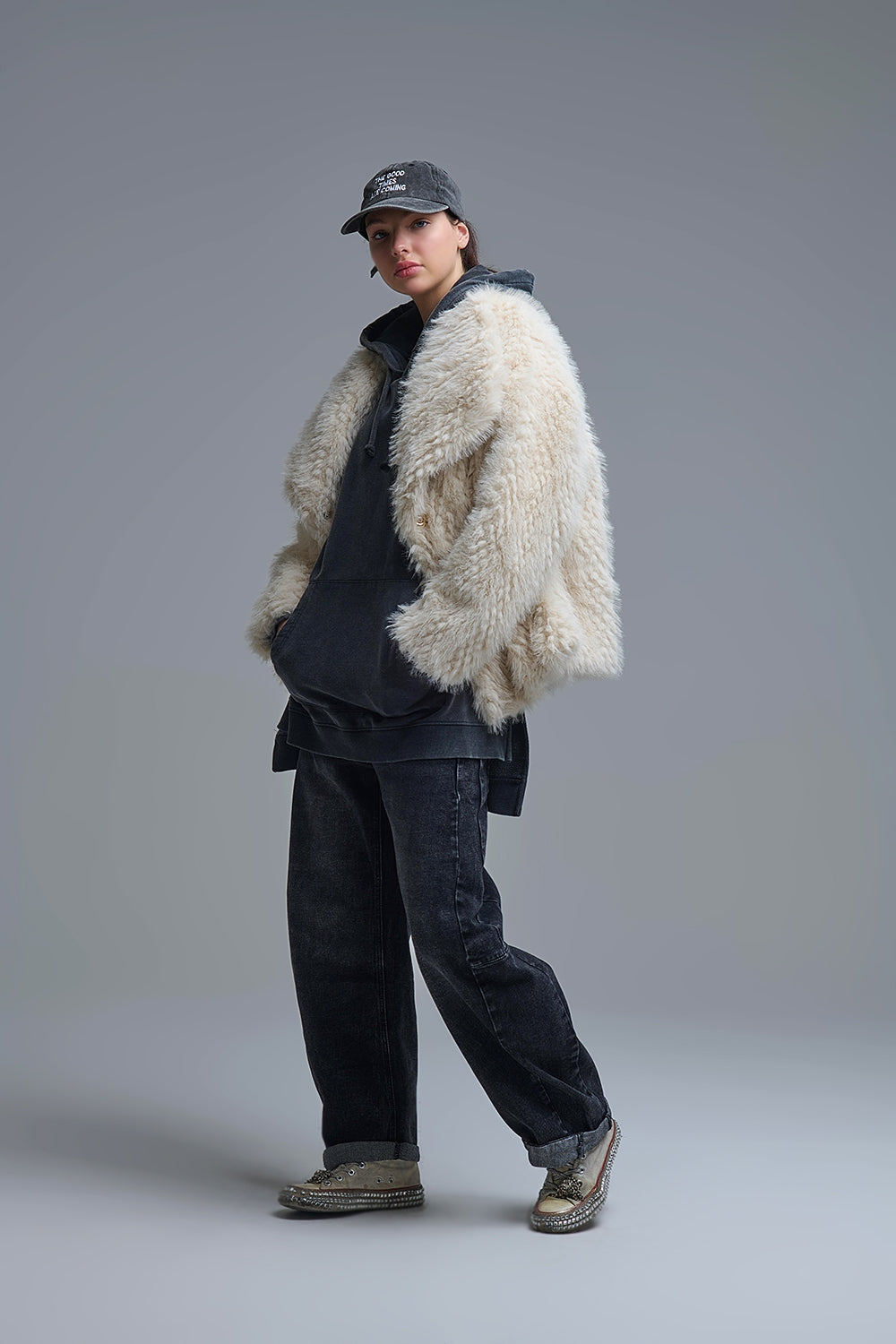 Elegante chaqueta de piel sintética beige con cuello ancho Q2