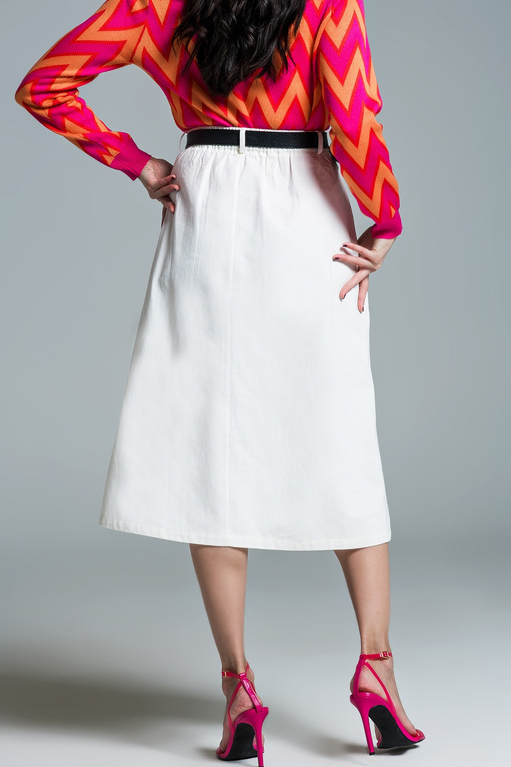 Falda blanca midi con bolsillos en blanco Q2