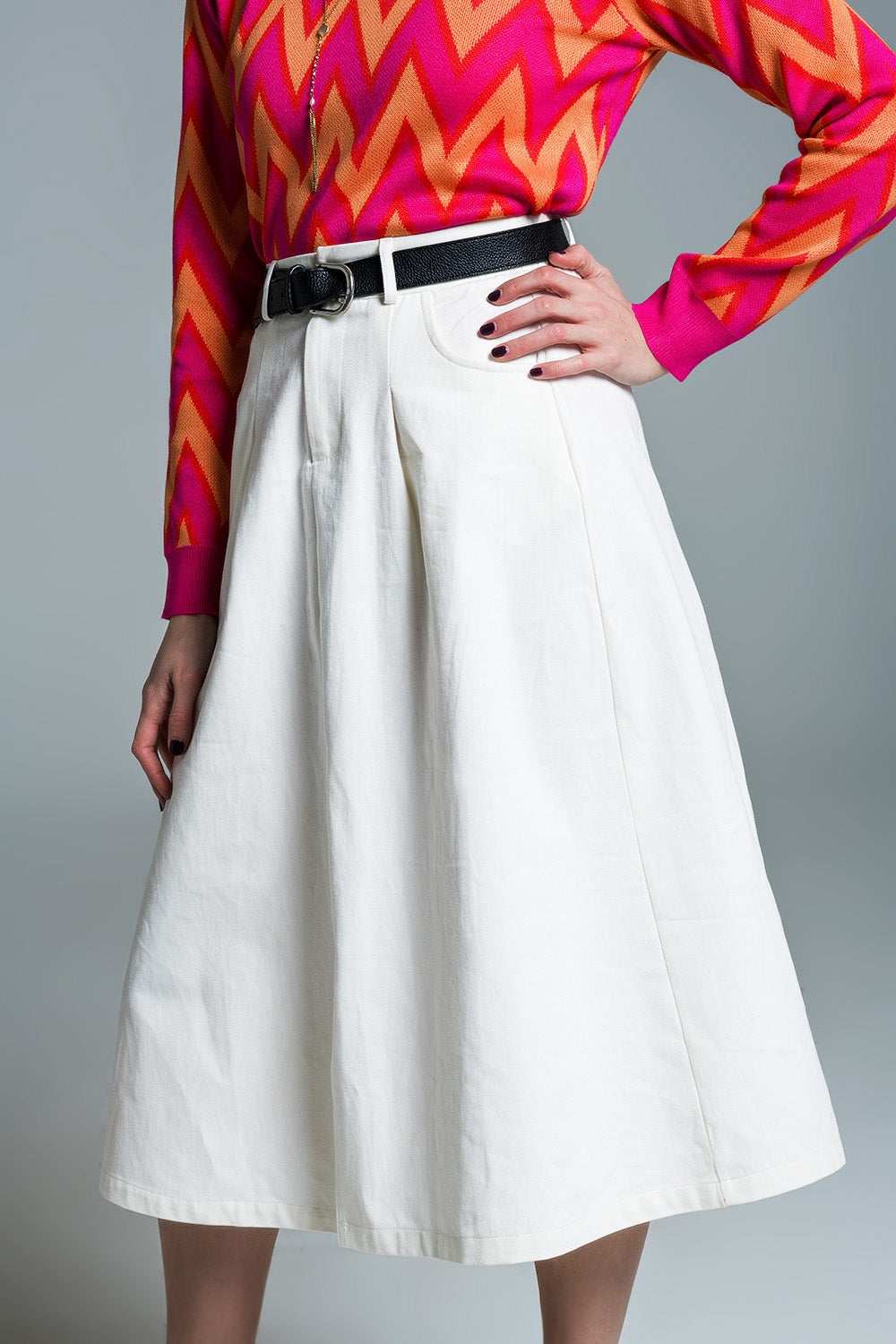 Falda blanca midi con bolsillos en blanco Q2