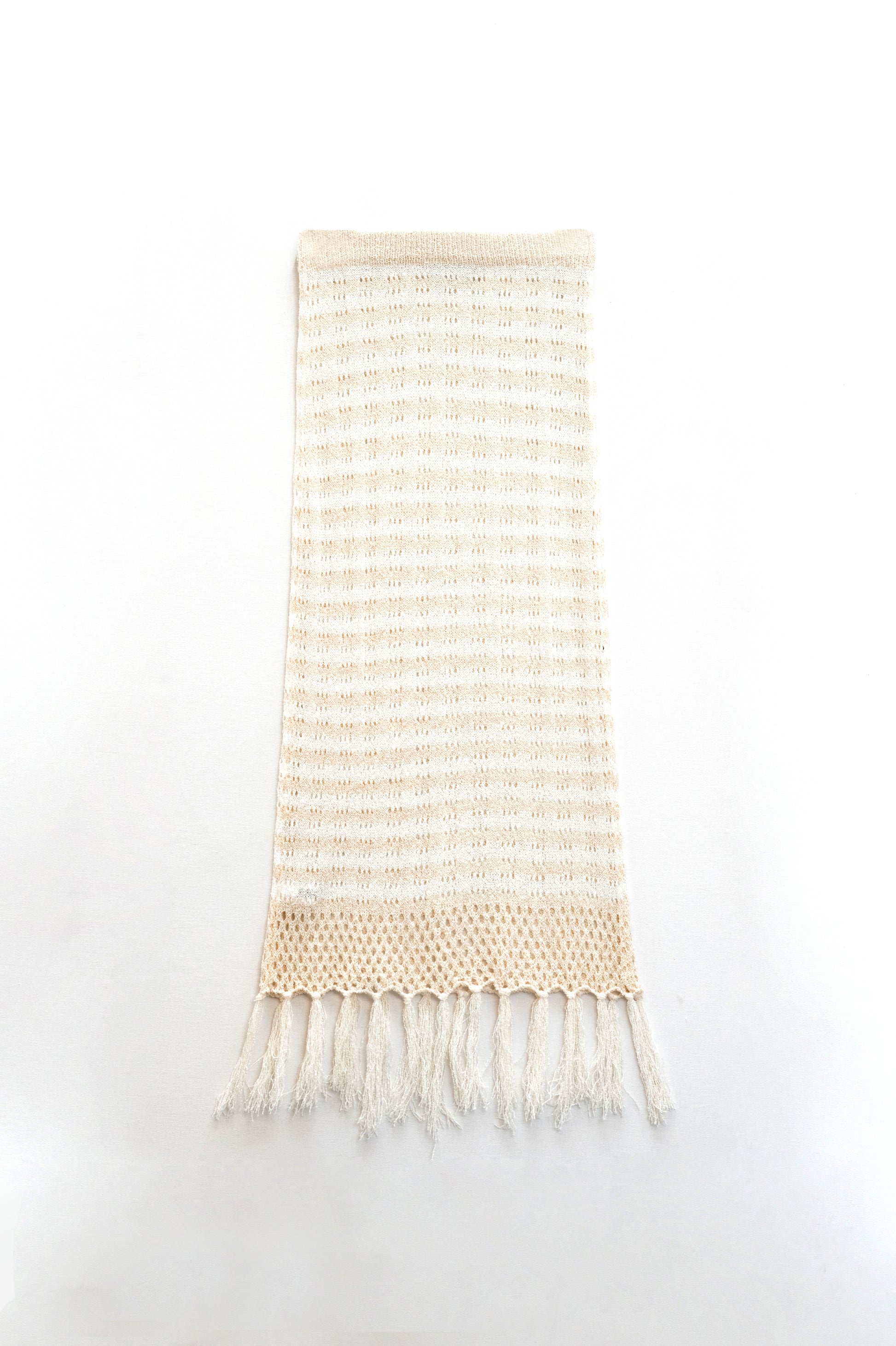 Q2 Falda blanca midi de crochet con rayas beige y dobladillo de flecos