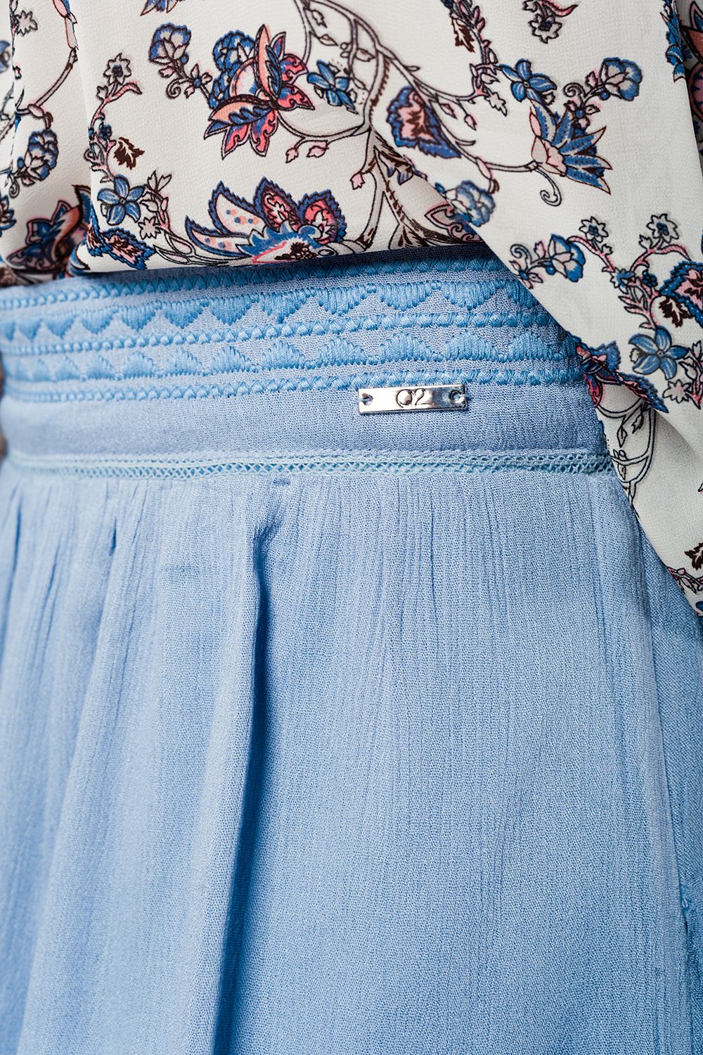 Falda corta azul con bordado azteca Q2