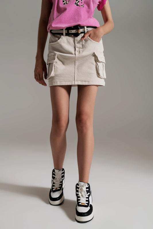 Q2 Falda corta cargo en color beige