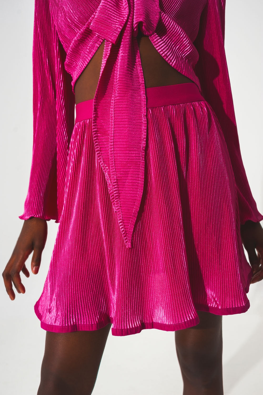 Falda corta plisada en Fucsia Q2