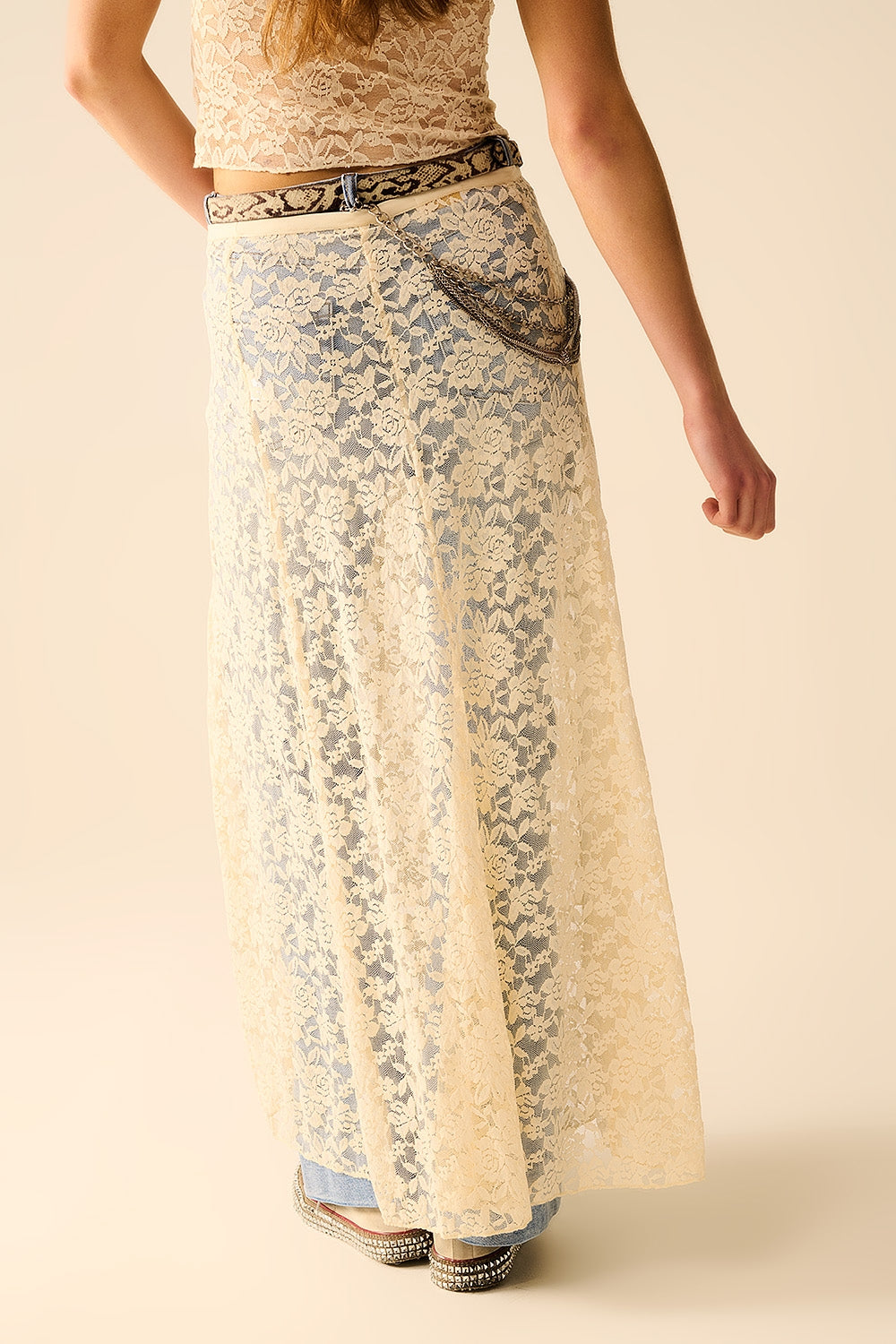 Falda maxi de encaje beige con diseño floral Q2