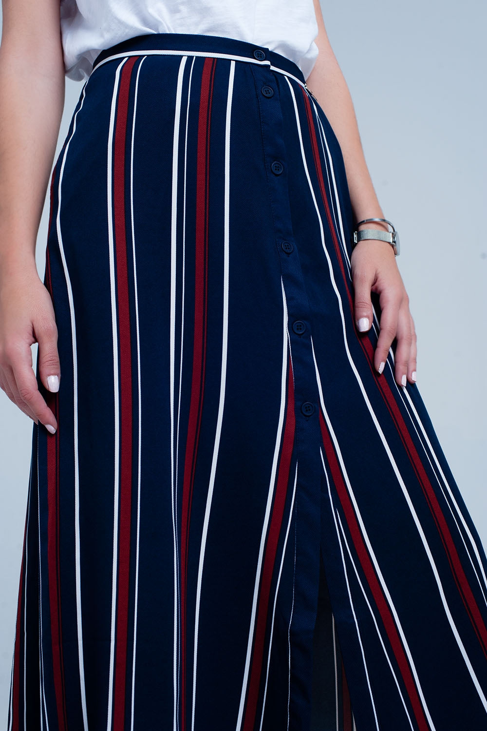 Falda midi azul marino a rayas Q2