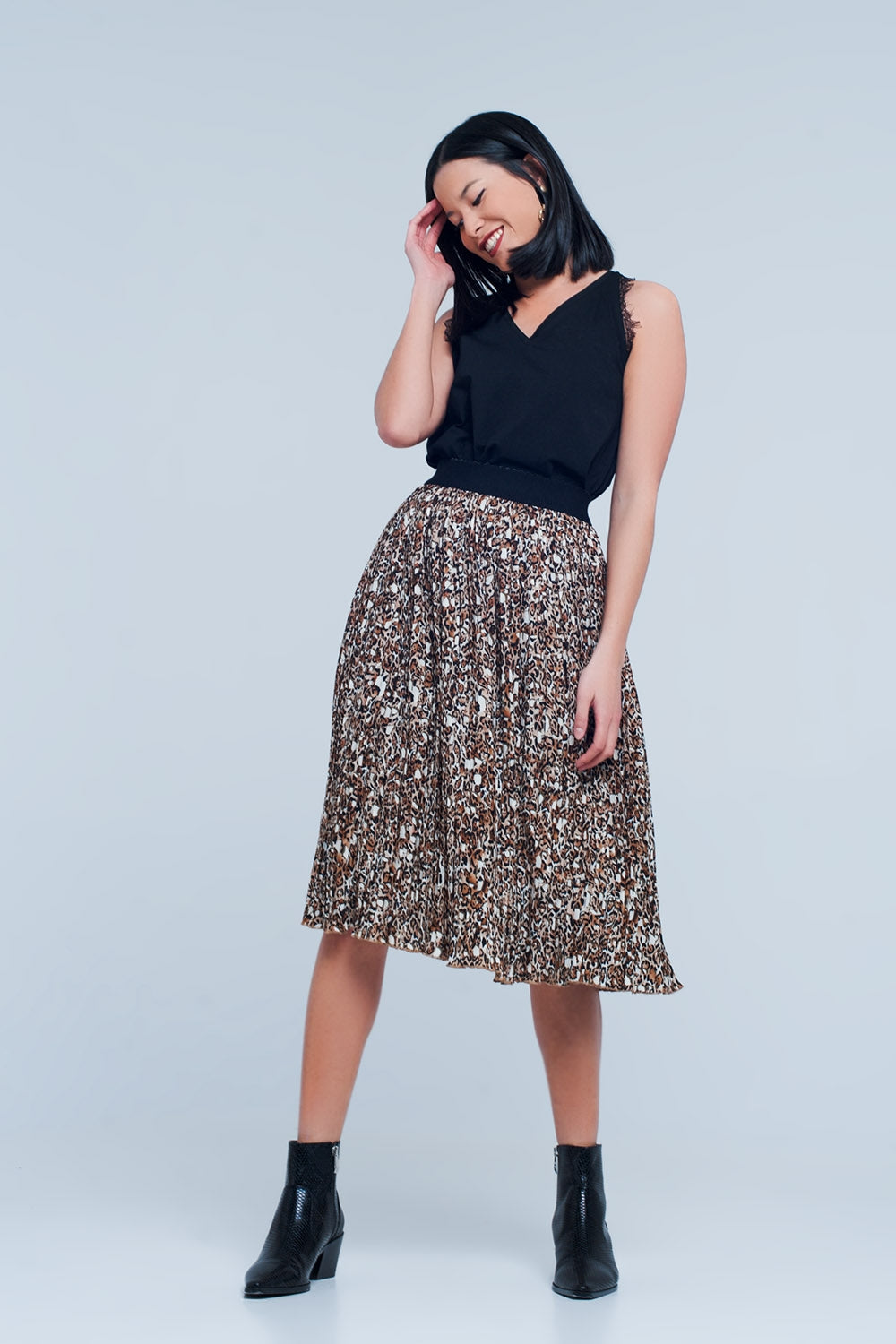 Falda midi plisada con diseño de leopardo Q2
