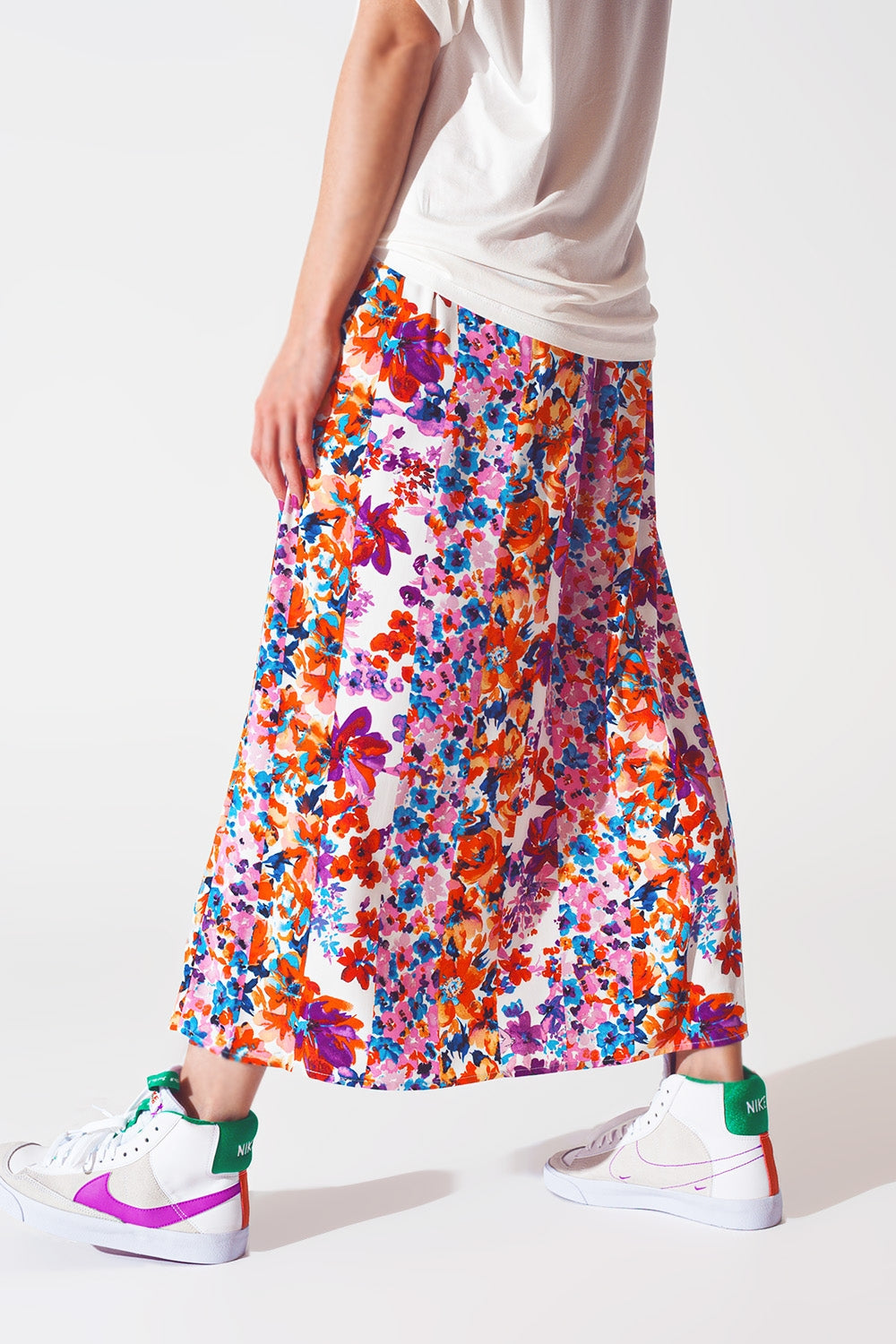 Falda midi plisada con estampado de flores Q2