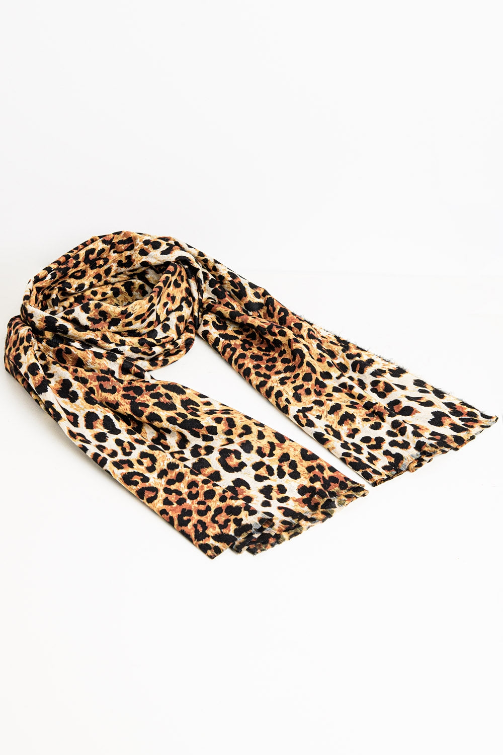 Fino pañuelo tejido con estampado de leopardo en camel Q2