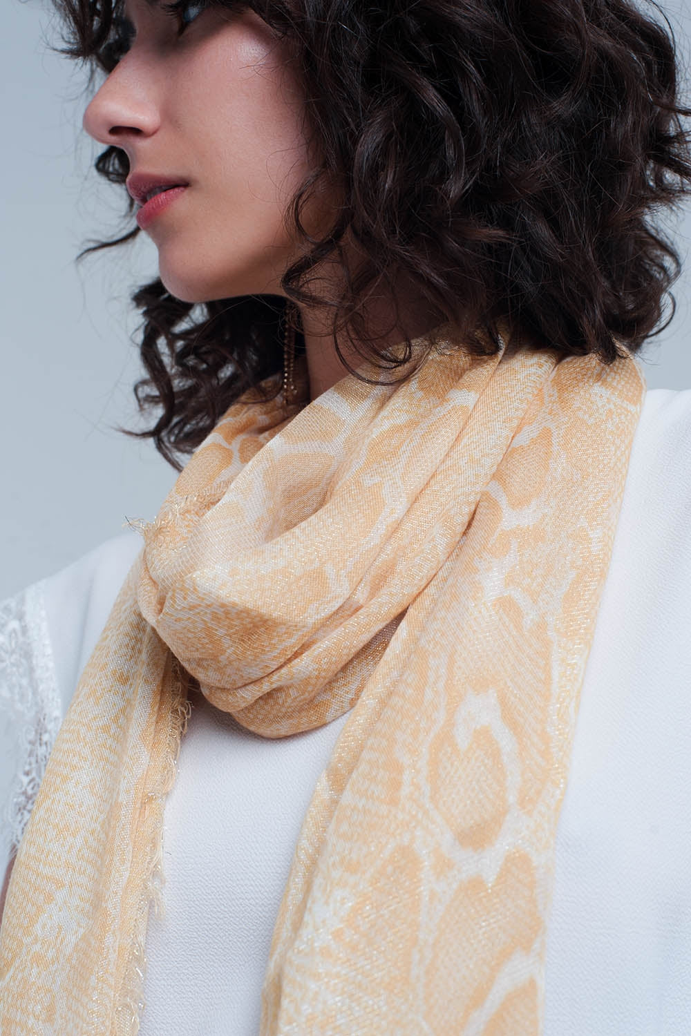 Fular amarillo con estampado de leopardo Q2
