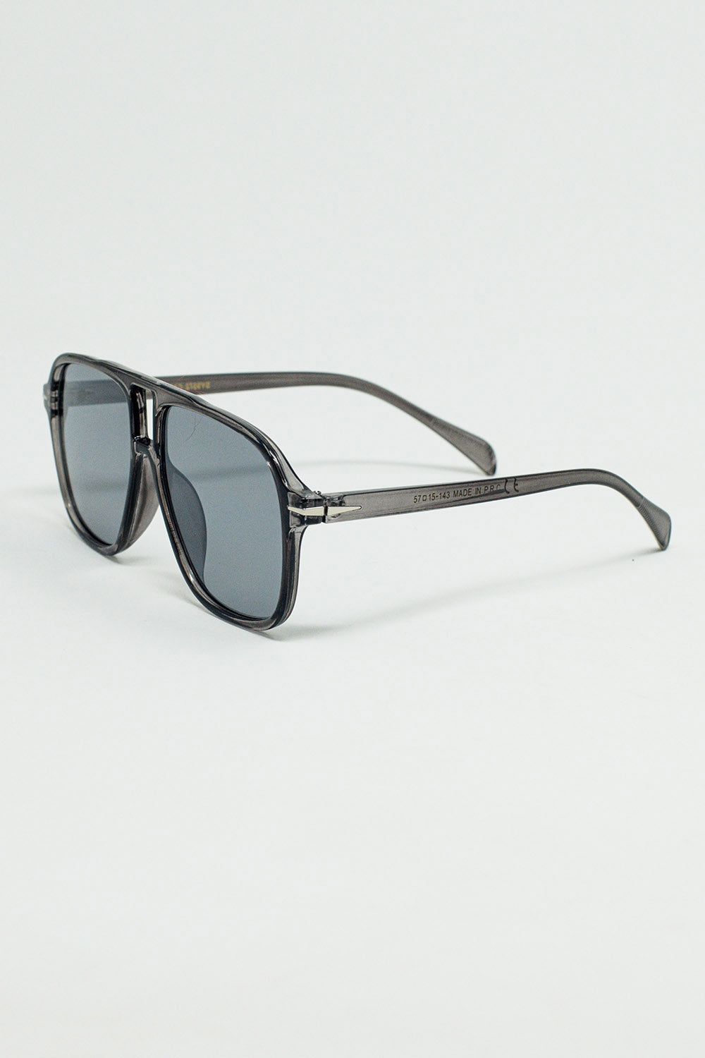 Gafas de Aviador Ovaladas con Lente Gris Ahumado en Gris Q2