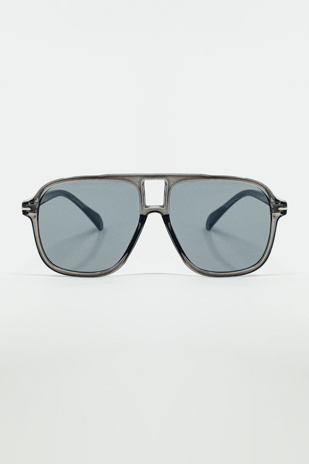 Q2 Gafas de Aviador Ovaladas con Lente Gris Ahumado en Gris
