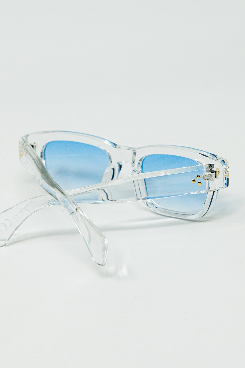 Gafas de sol blancas translúcidas con lentes ovaladas de color azul claro Q2