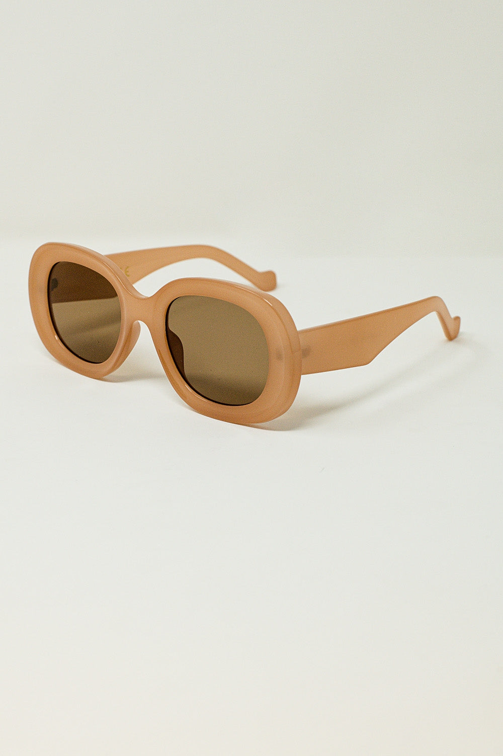 Gafas de sol circulares de gran tamaño en color beige Q2