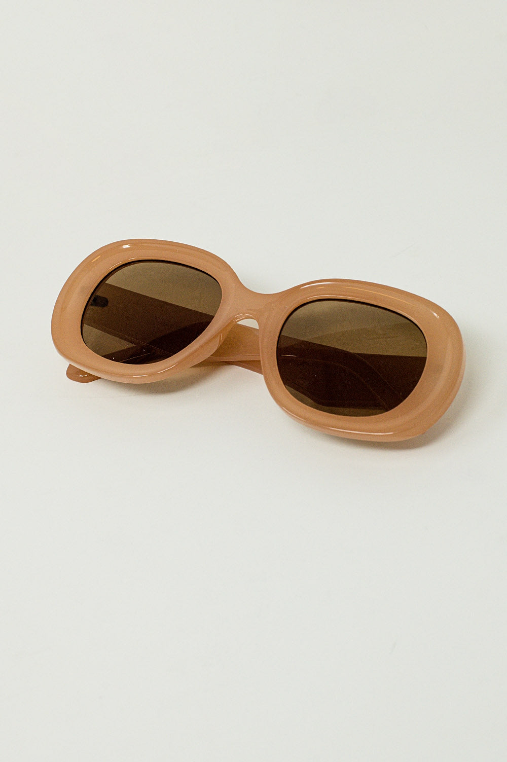 Gafas de sol circulares de gran tamaño en color beige Q2