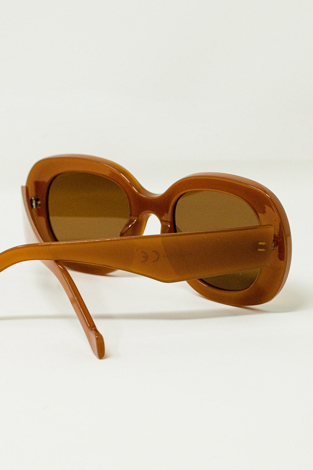 Gafas de sol circulares y grandes en marron Q2