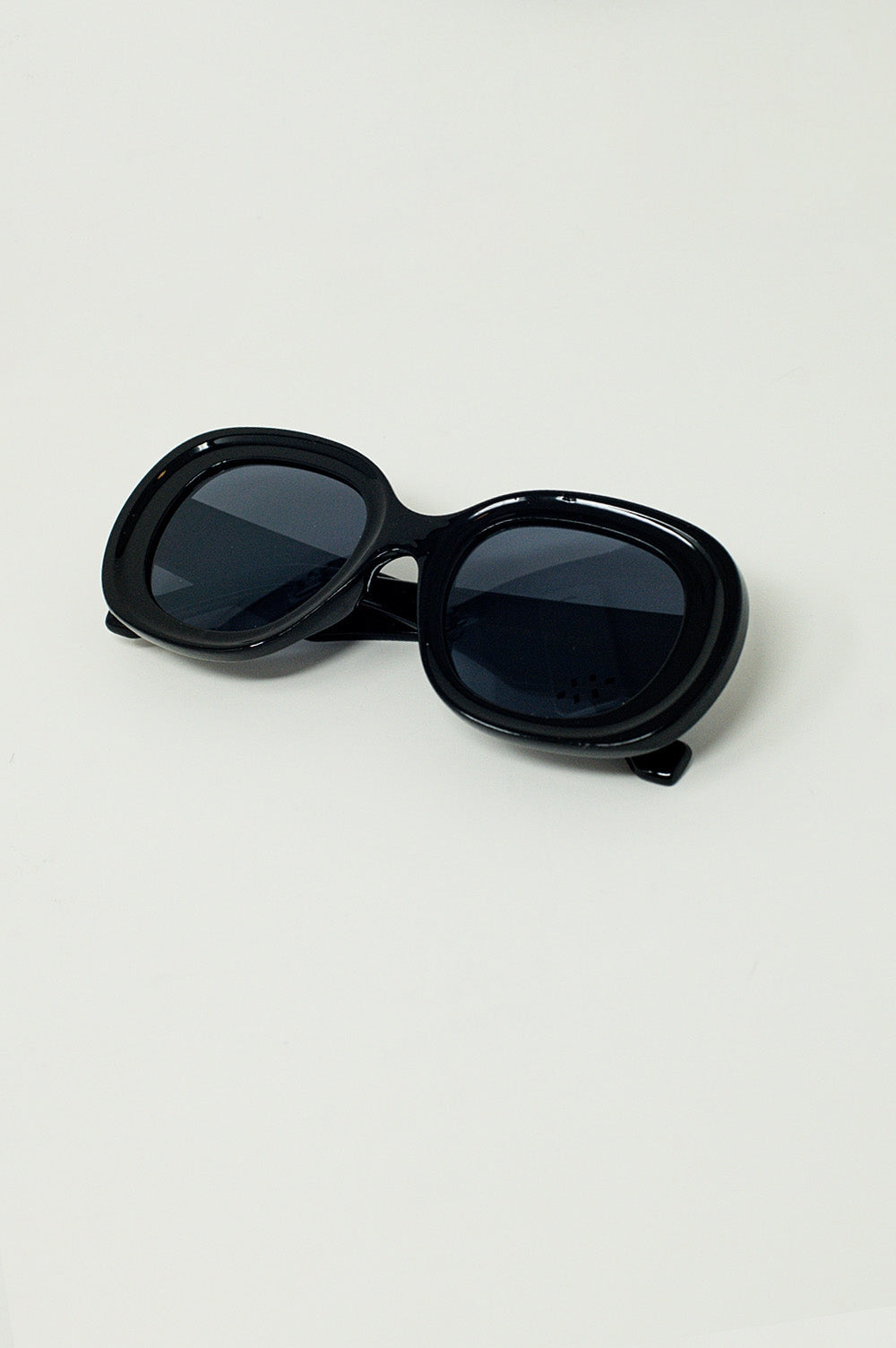 Gafas de sol circulares y grandes en negro Q2