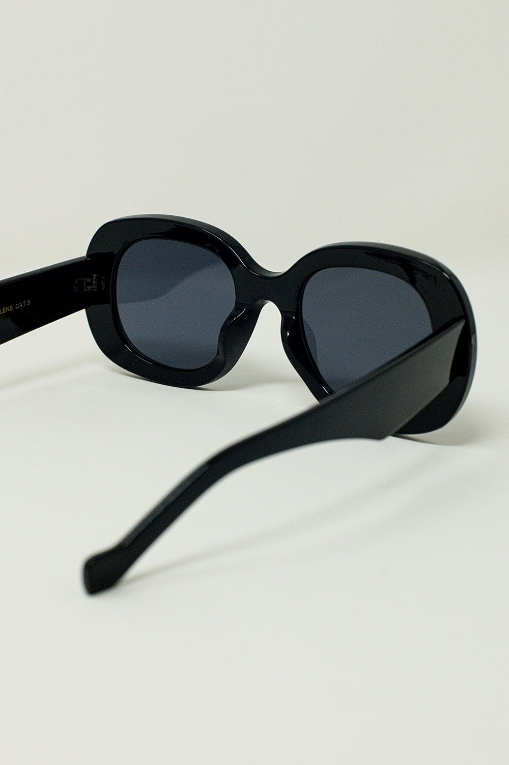 Gafas de sol circulares y grandes en negro Q2