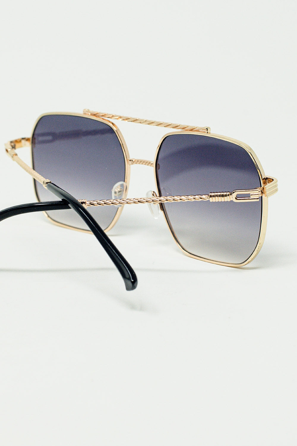 Gafas de sol con montura cuadrada dorada y azul degradado Q2