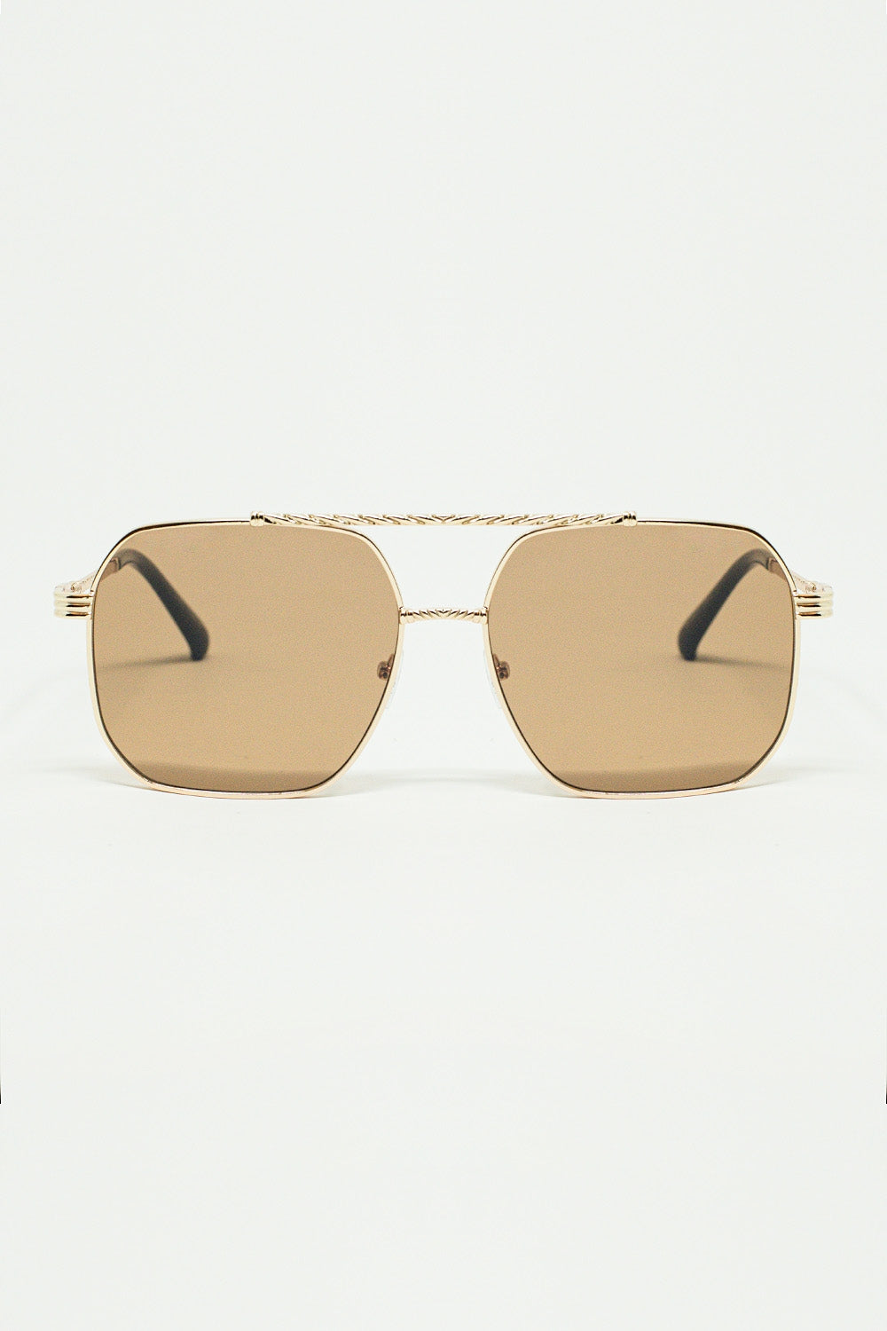 Q2 Gafas de sol con montura cuadrada dorada y lentes marrones