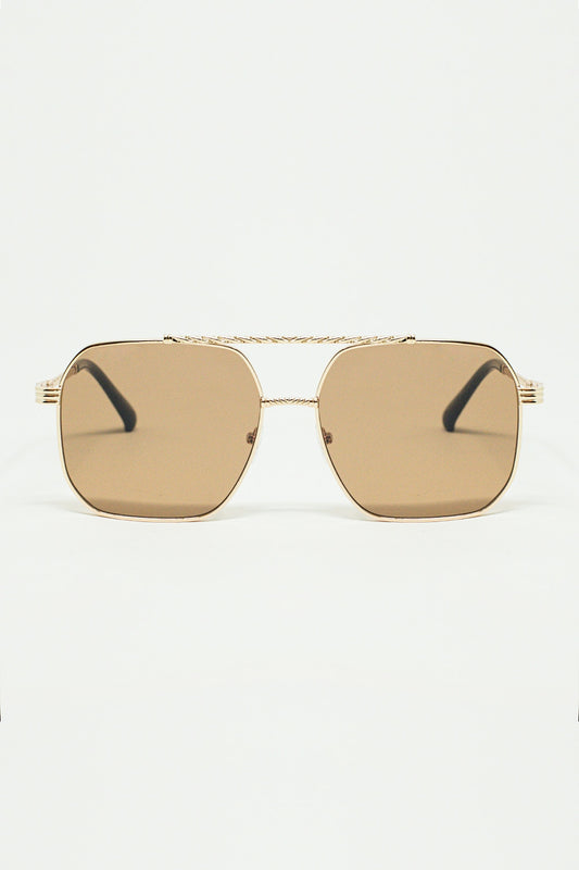 Q2 Gafas de sol con montura cuadrada dorada y lentes marrones