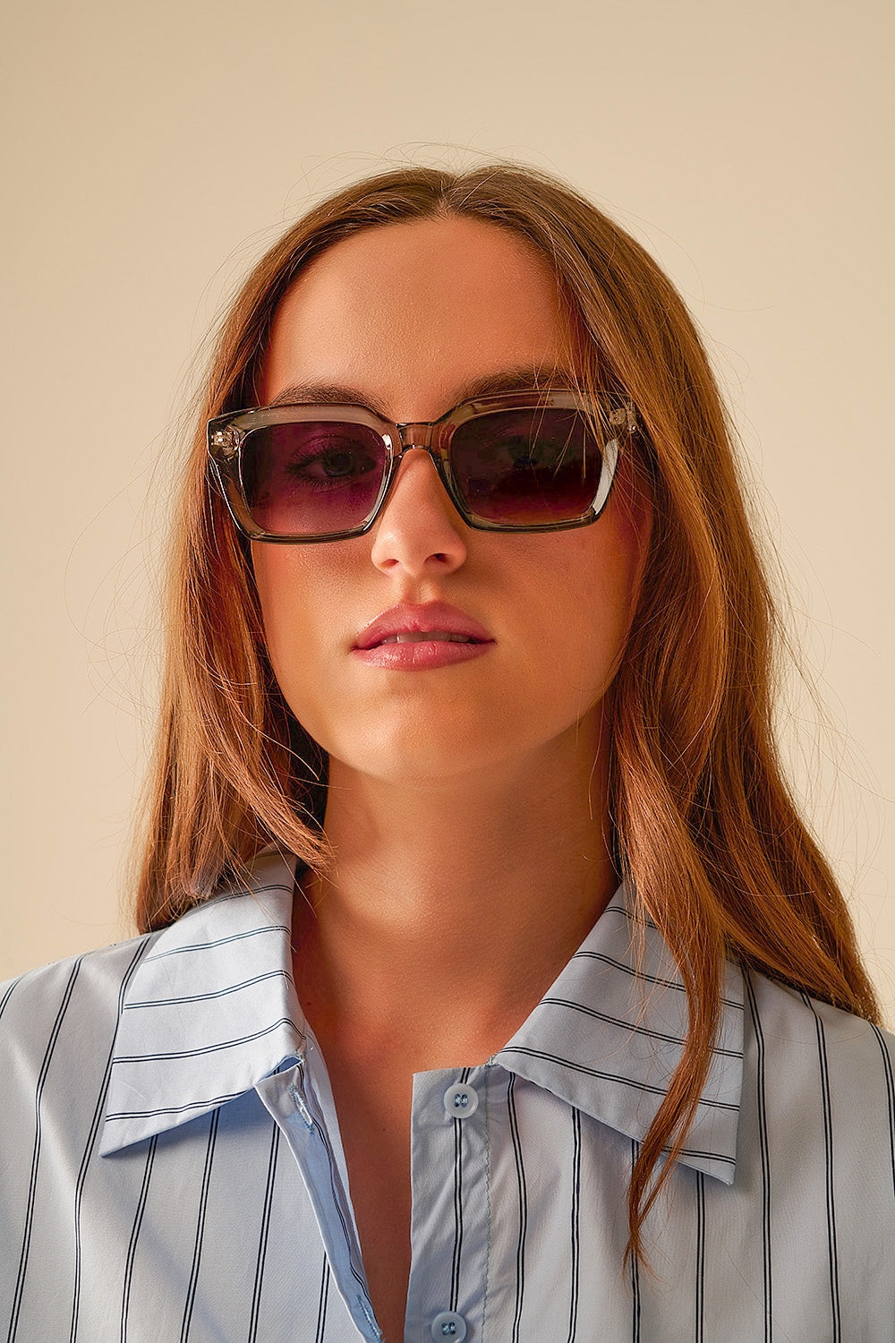 Gafas de sol con montura cuadrada gruesa Chunky Retro en gris Q2