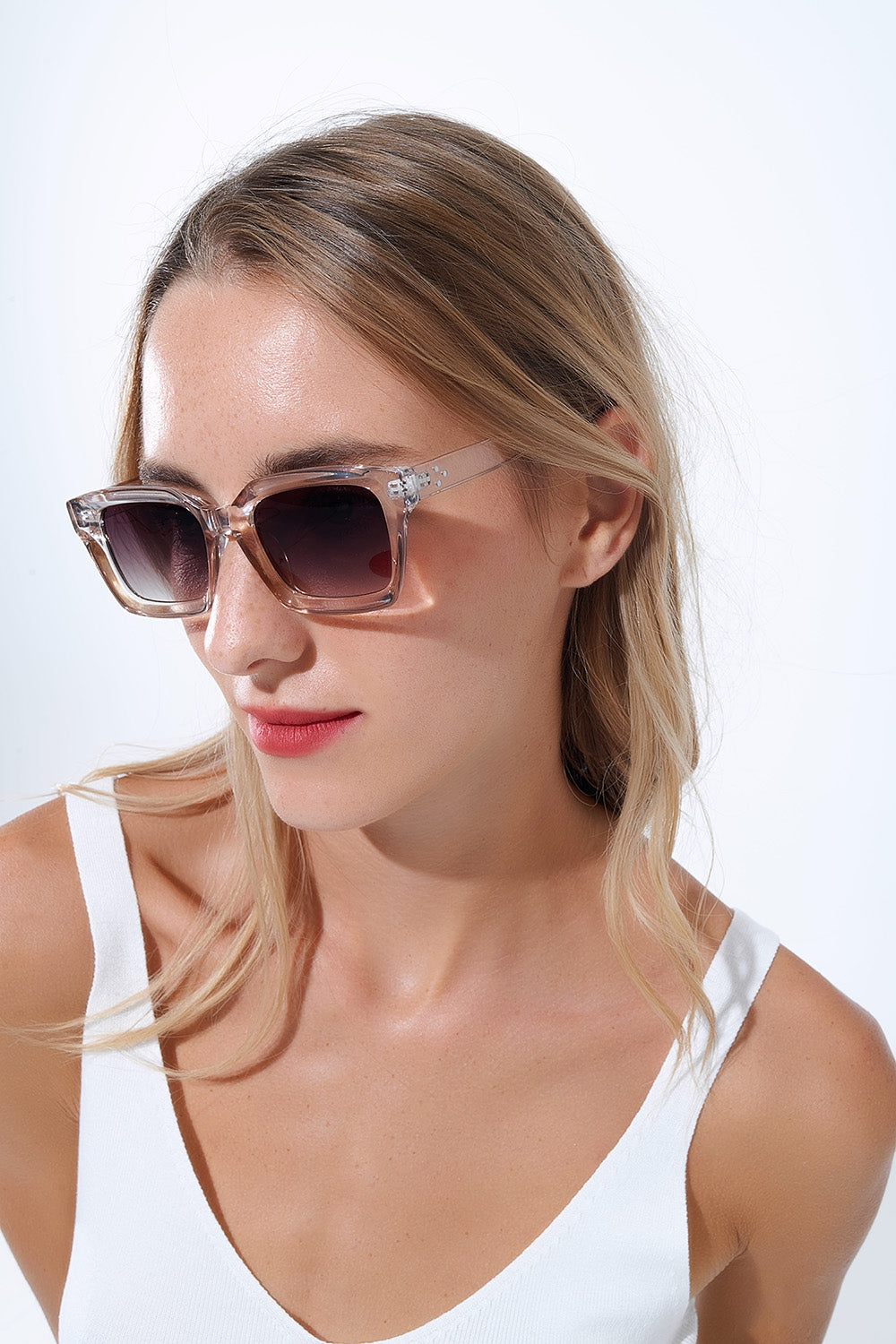 Gafas de sol con montura gruesa cuadrada translúcida de estilo retro Q2