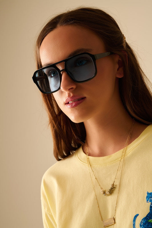 Gafas de sol con montura negra y cristales azules Q2