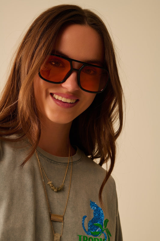 Q2 Gafas de sol con montura negra y cristales naranjas